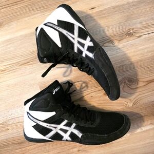 Asics MatFlex Men Size 12 Black And White Wrestling Shoes